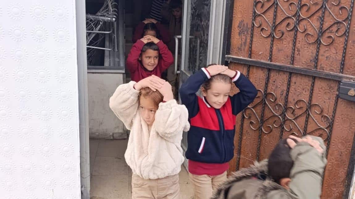 OKULUMUZDA DEPREM TATBİKATI YAPTIK 